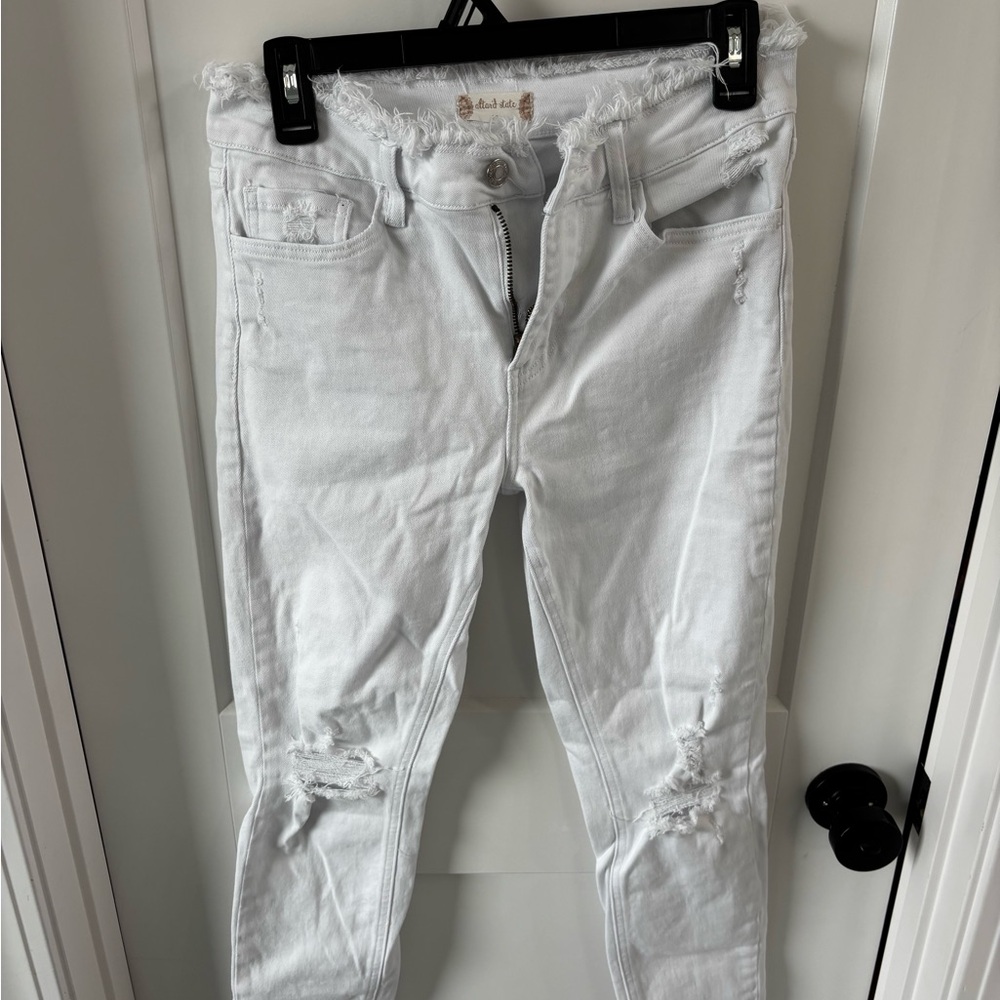 Elegant White Distressed Skinny Jeans